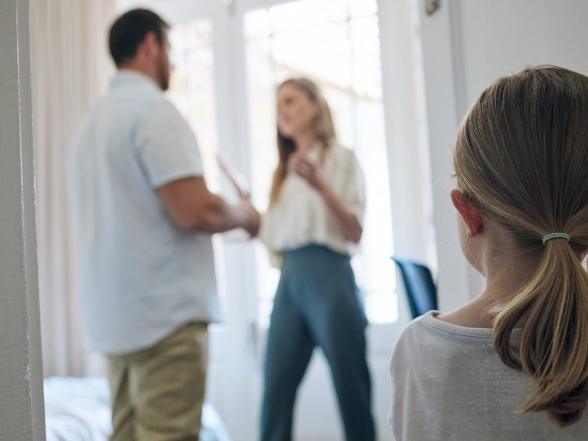 genitori che litigano come metafora degli iscritti all'ordine degli psicologi che assistono ai litigi dei loro rappresentanti